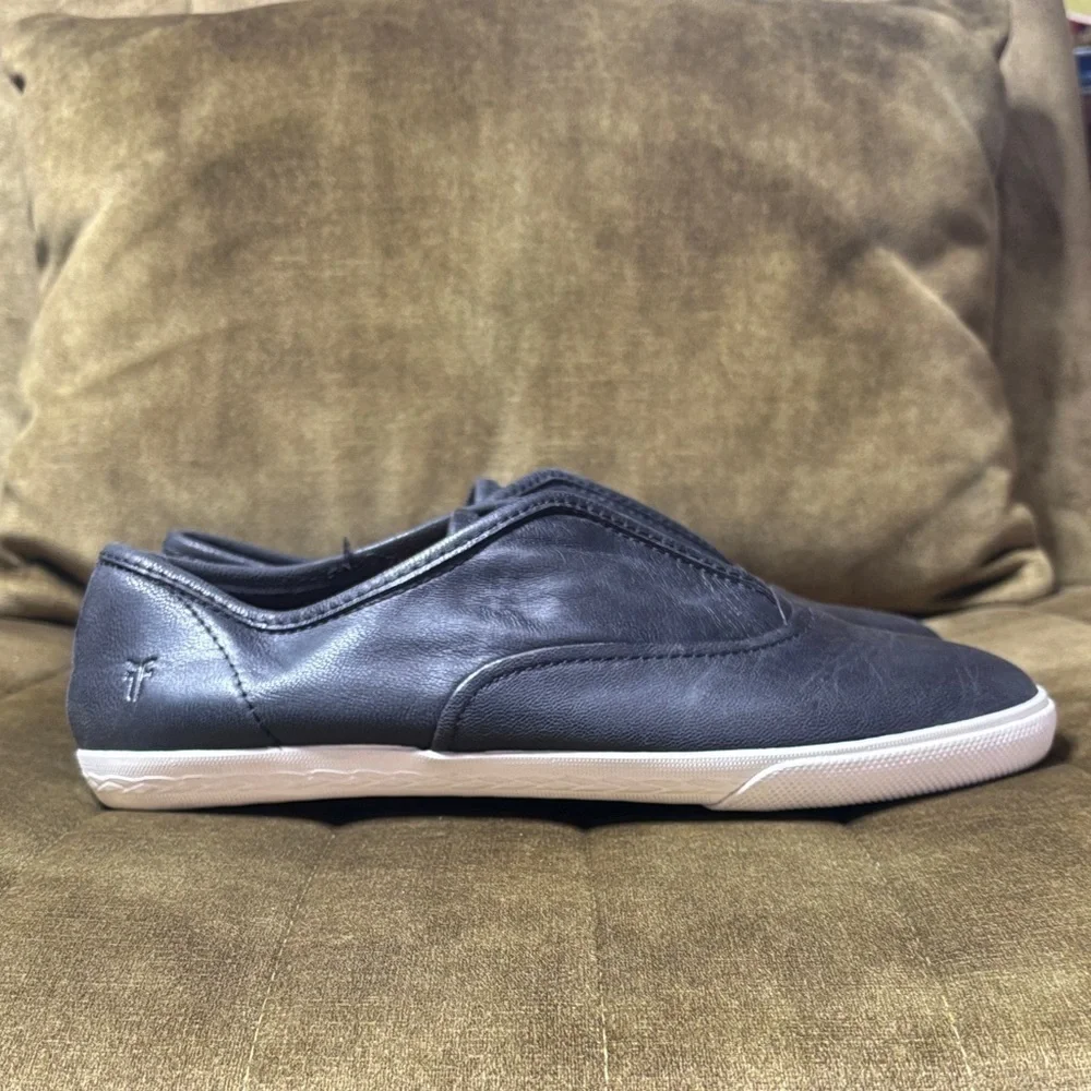 Frye Mindy Slip-On black Leather Sneaker flats size 8